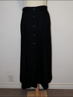 Vintage Classic Black Button-Front Midi Skirt